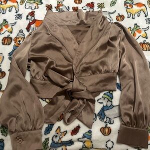 Collar back tie blouse